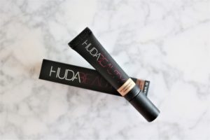 Huda Beauty The Overachiever Concealer in Nougat 