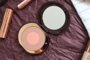 charlotte tilbury cheek to chic the climax