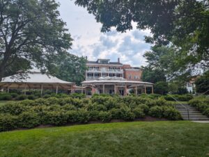 Inns of Aurora